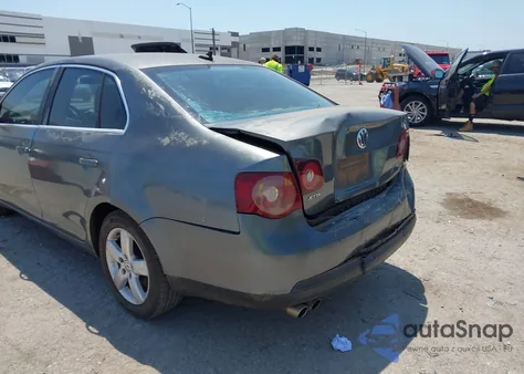 2009 Volkswagen Jetta Se/Sel z USA, uszkodzony, nr VIN 3VWRM71K49M012843